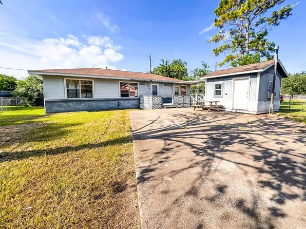 116 W Mahan St, Richwood, TX 77531