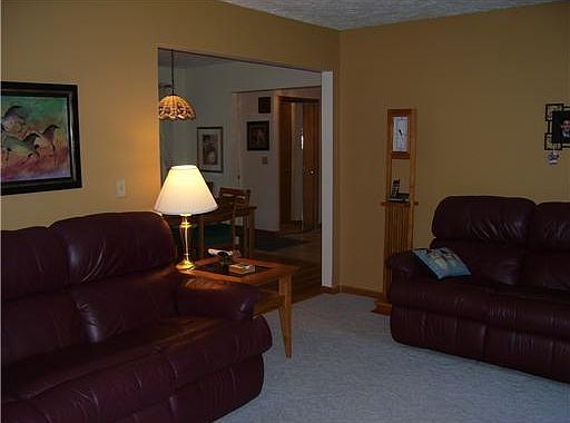4th image of 1015 E Touraine Ave