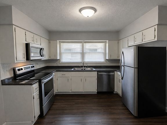 2nd image of 1349 E Elm St #1349