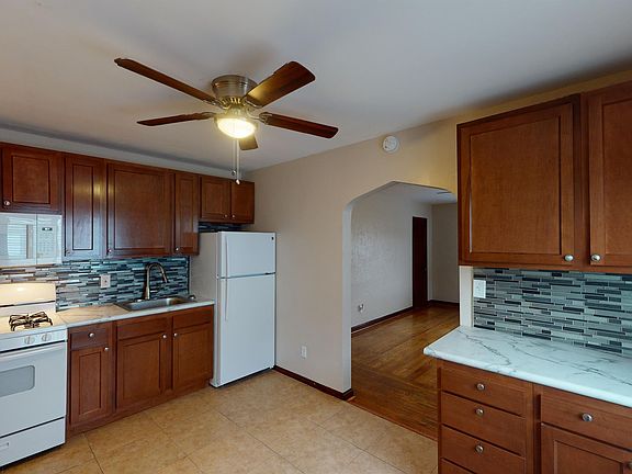 5th image of 3231 Glenmore Ave #4
