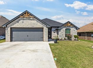3202 White Horse Dr, Granbury, TX 76049