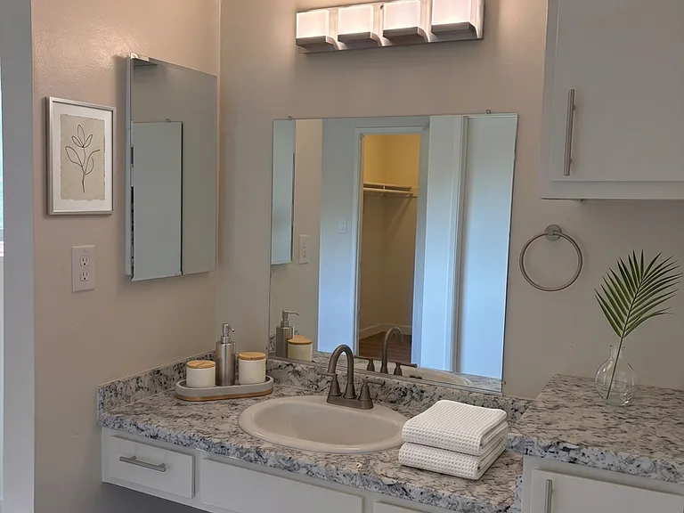 1213 Venice Blvd — Photo 13