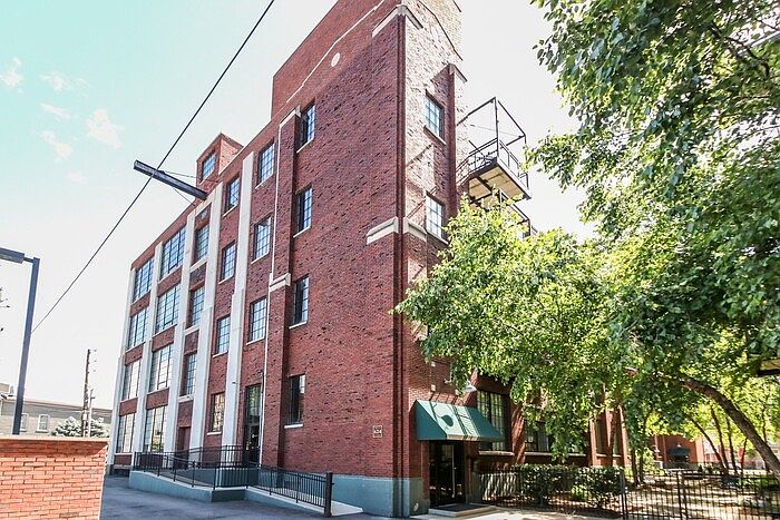 1st image of 624 E Walnut St APT 23