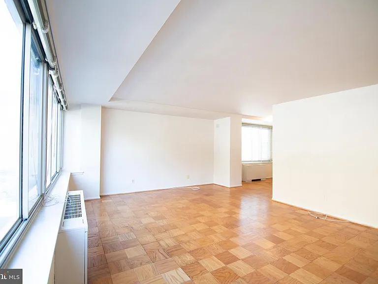 1210 N Taft St #201 — Photo 5