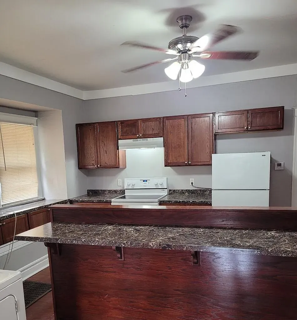 3 bed, 1400 sqft, $1,395 — Photo 1