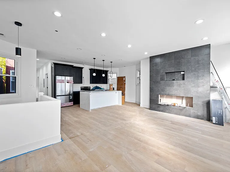 3116 W Montrose Ave #2 — Photo 5