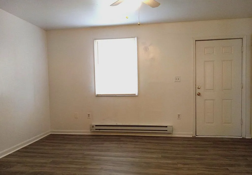238 Hollingsworth Manor — Photo 3