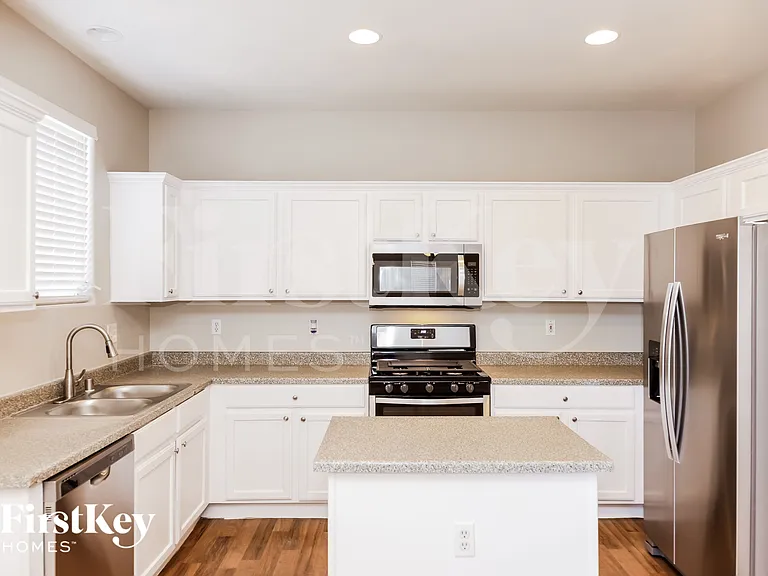 10772 Manchester Park Dr — Photo 8