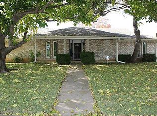 2421 Parkwood Dr, Grand Prairie, TX 75050