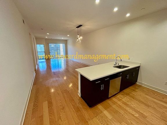 3rd image of 4211 Redwood Ave Unit 311