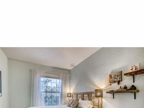 2nd image of 2836 Irving St