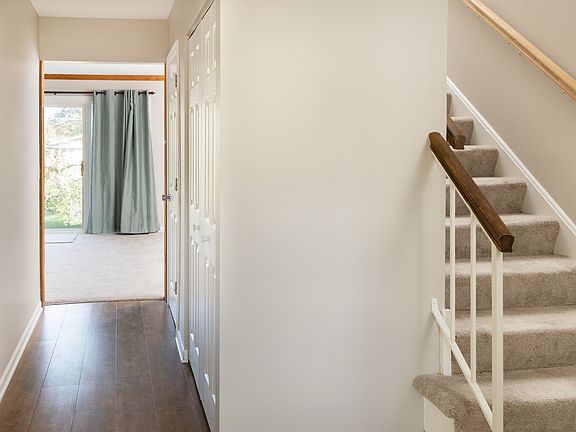 4th image of 823 Somerset Cir