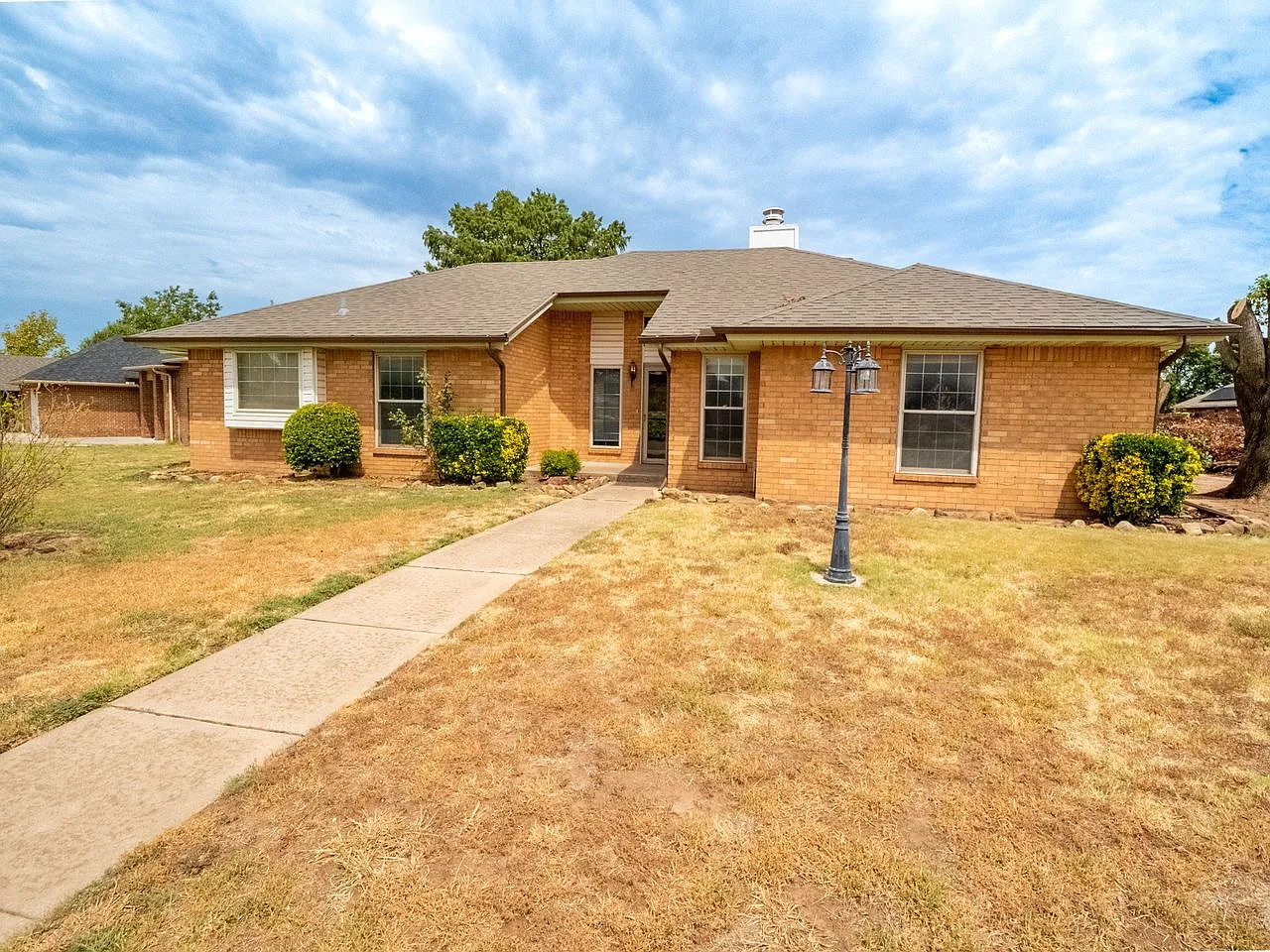 4 bed, 2.5 bath, 1806 sqft, $1,850 — Photo 2