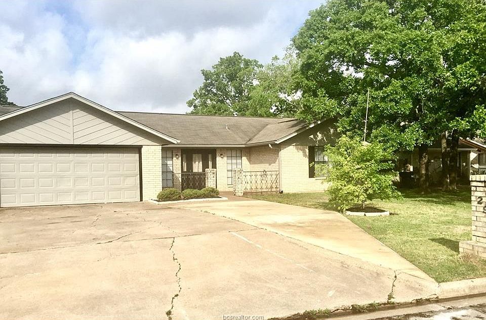 1st image of 2900 Adrienne Dr