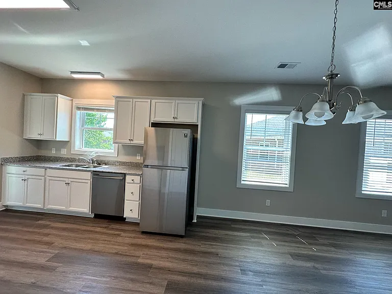 363 Galaxy Ln — Photo 2