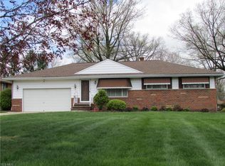 917 Twilight Dr, Seven Hills, OH 44131
