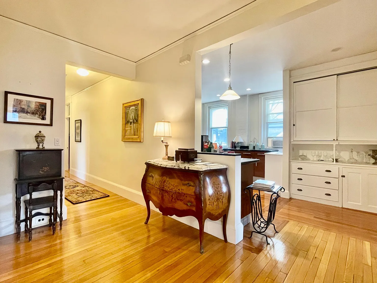 3 bed, 1451 sqft, $4,950 — Photo 3