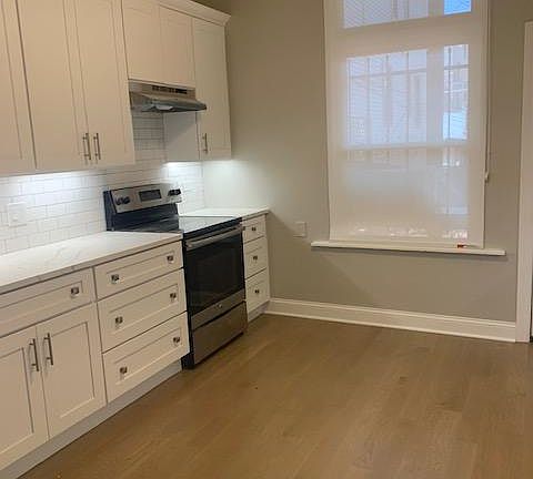 3rd image of 3352 N Kenmore Ave #2