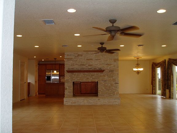 Beautiful Open Floor Plan!