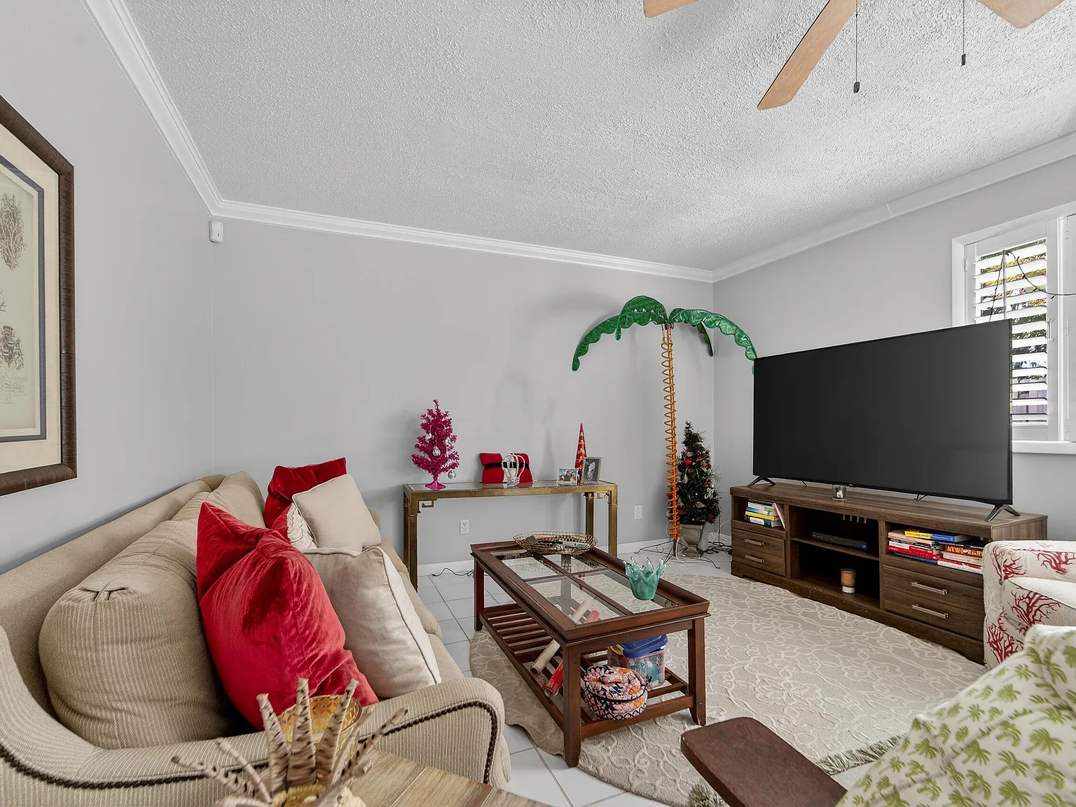 141 E Riverside Dr — Photo 4