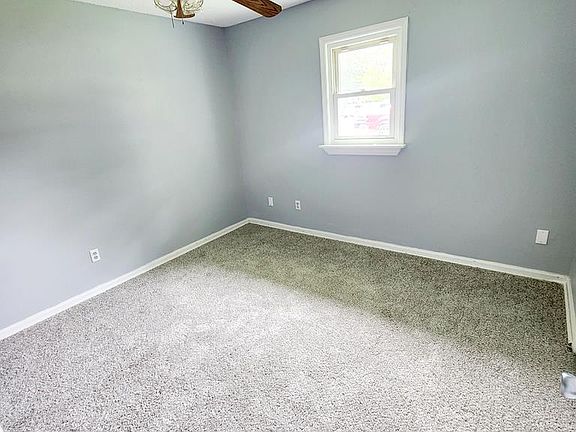 5th image of 223 Bay Ln