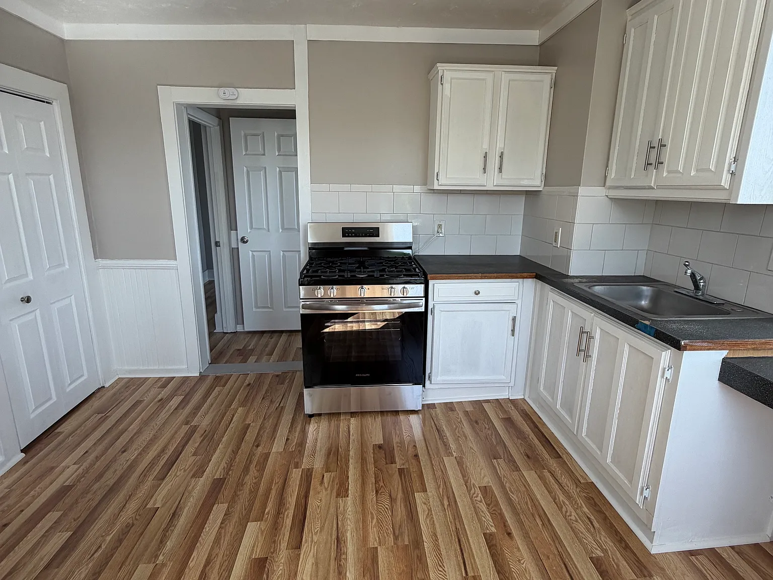 1 bed, 825 sqft, $1,950 — Photo 4
