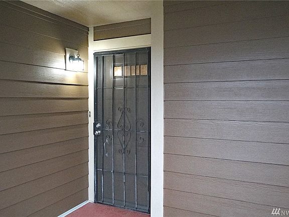 4th image of 1065 NW Gladiola Ct