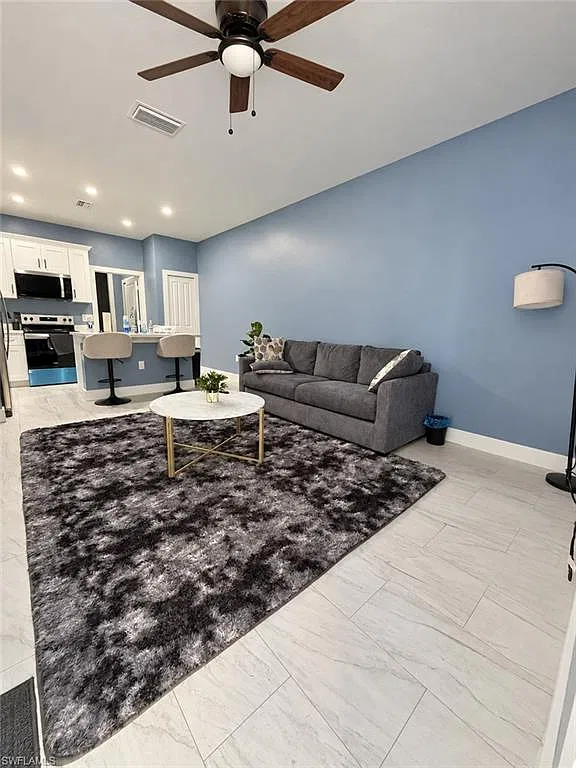 3 bed, 2.0 bath, 1097 sqft, $1,900 — Photo 3