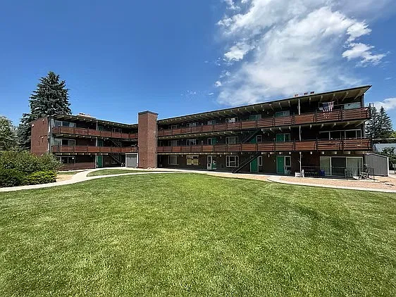 2 bed, 732 sqft, $1,499 — Photo 1