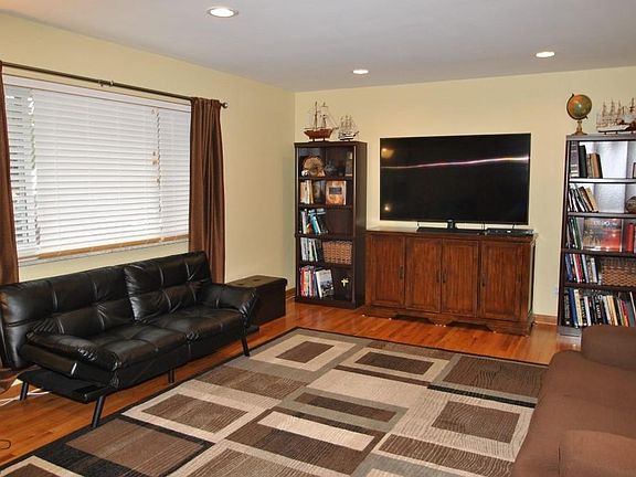 2nd image of 3430 Elgin Dr