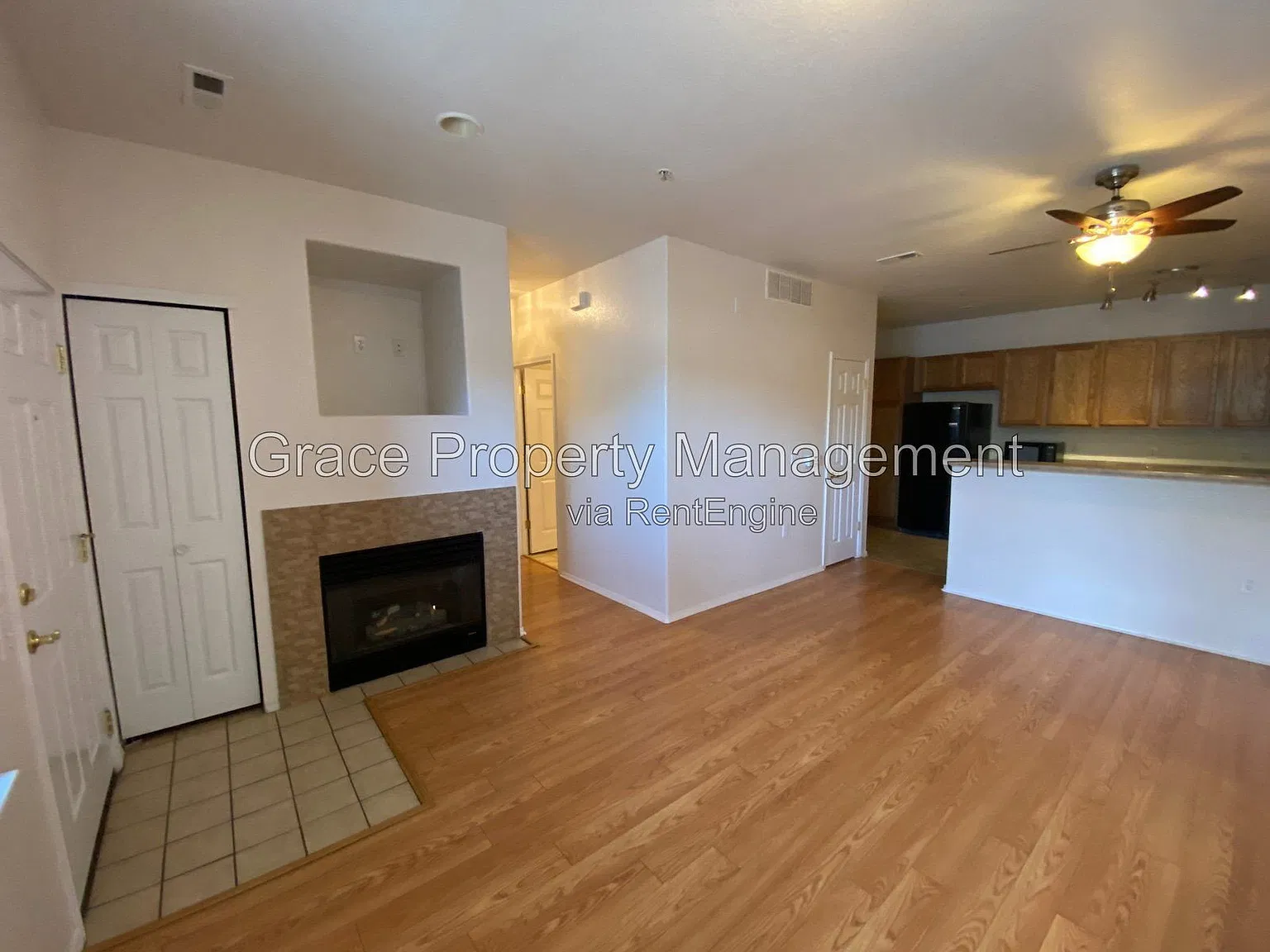 2 bed, 2.0 bath, 908 sqft, $1,695 — Photo 2