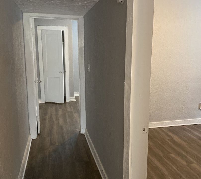 1st image of 823 Minnie St