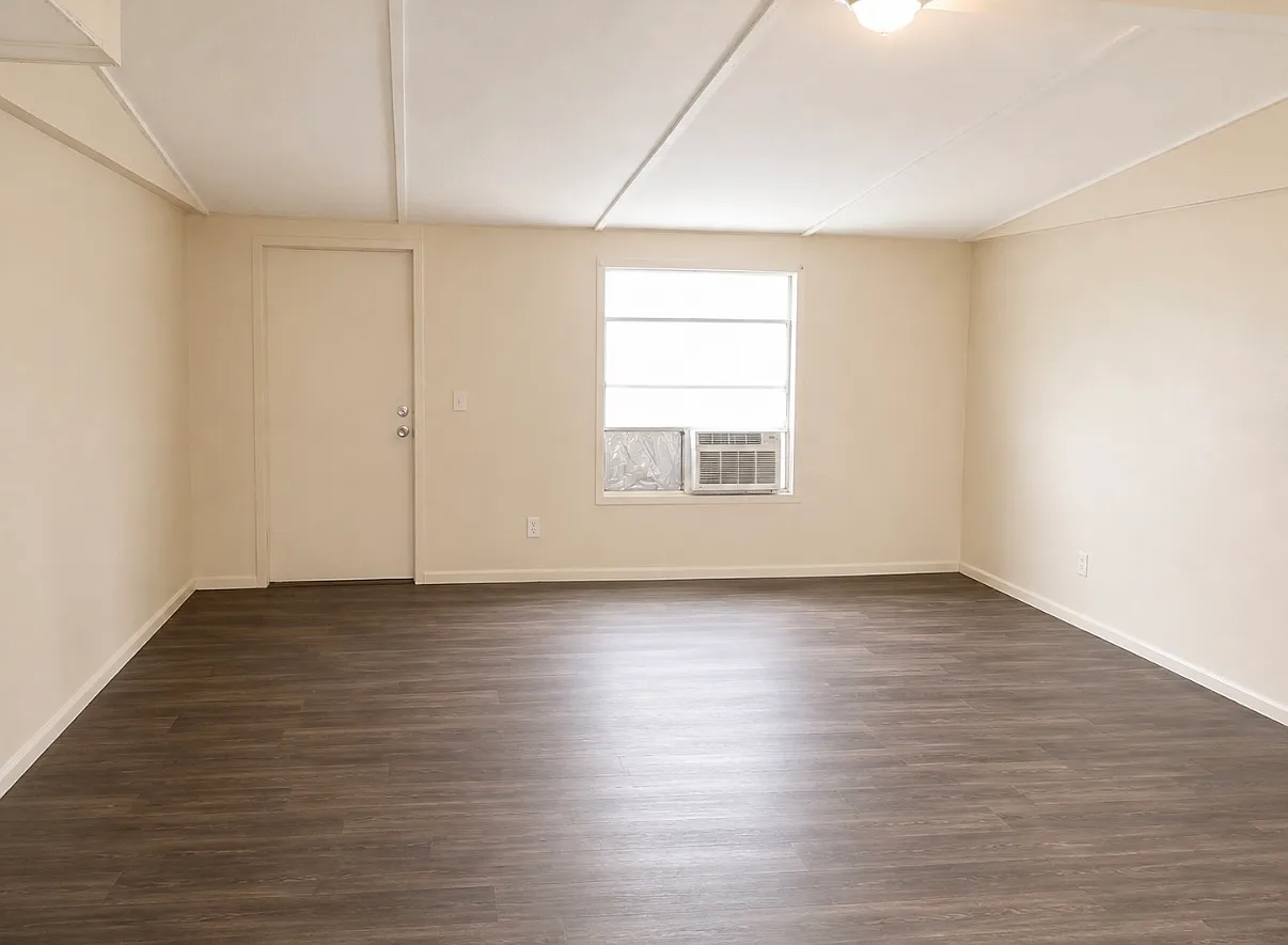 321 Lacross Rd — Photo 3