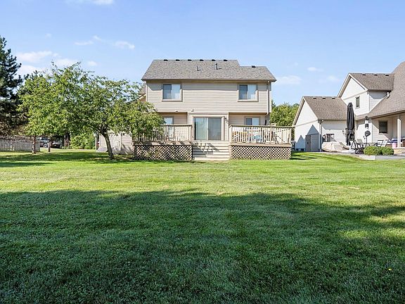 2nd image of 23212 Huron River Dr