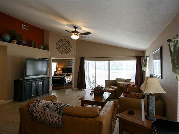 2nd image of 212 Gray Oak Dr