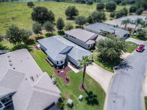 3rd image of 20712 Queen Alexandra Dr