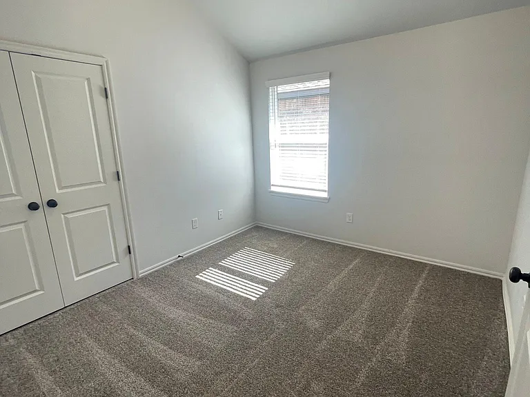 936 Chase Ln — Photo 8