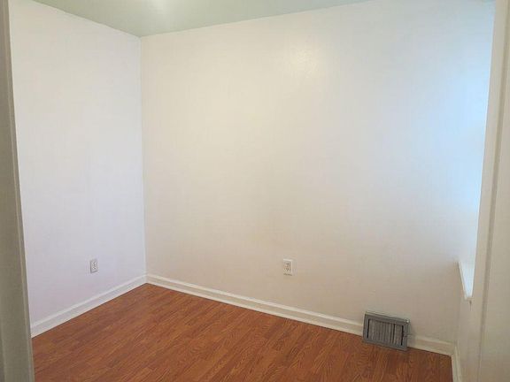 3rd image of 2337 S Franklin St