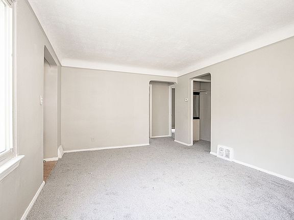 2nd image of 5482 Oakwood Ave