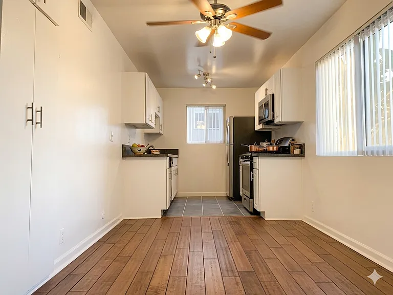 1808 N Harvard Blvd — Photo 23