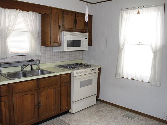 3rd image of 224 E Washington St