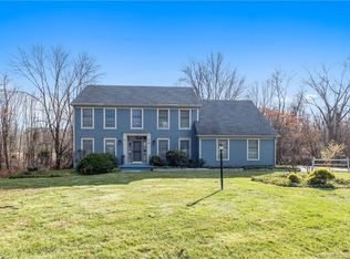 90 Springwood Ln, Bloomfield, CT 06002