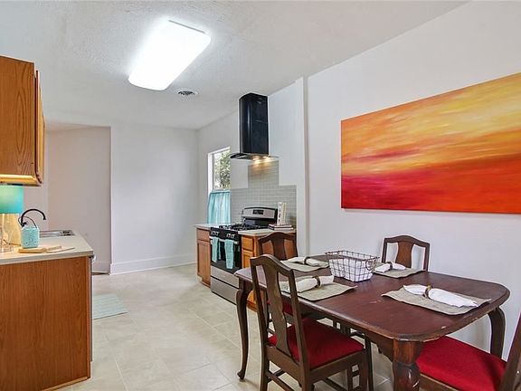 4th image of 2413 Verbena St