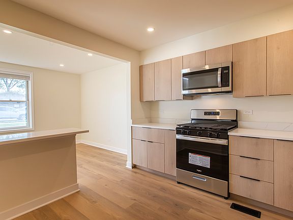 5th image of 406 S Cass Ave