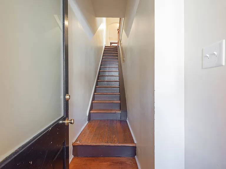 113 N Robinson St — Photo 2