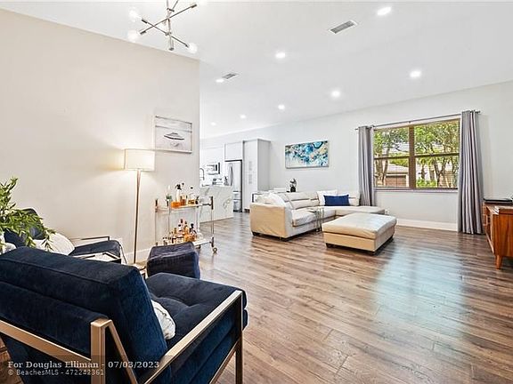 5th image of 15952 SW 20th St