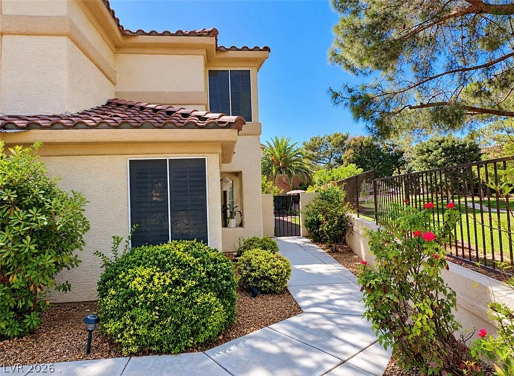 4 bed, 3.0 bath, 2522 sqft, $3,000 — Photo 3
