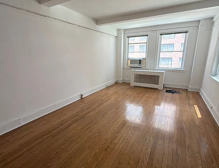 150 E 39th St #610 — Photo 4