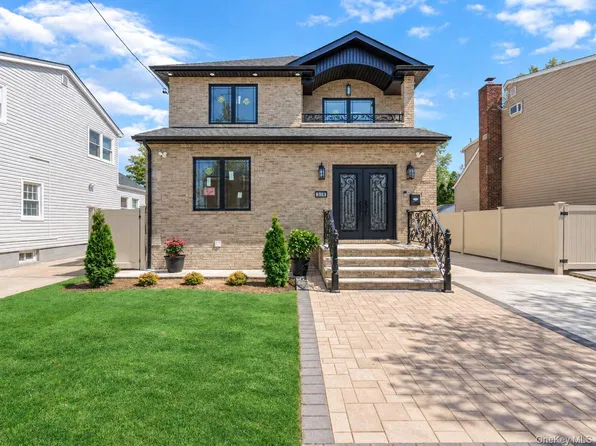 918 N 6th Street, North New Hyde Park, NY 11040