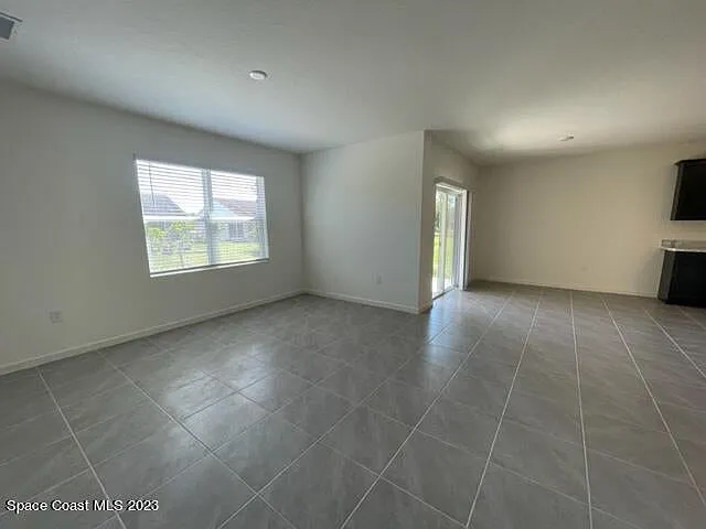 691 Londonderry Circle Southeast - 1 — Photo 4